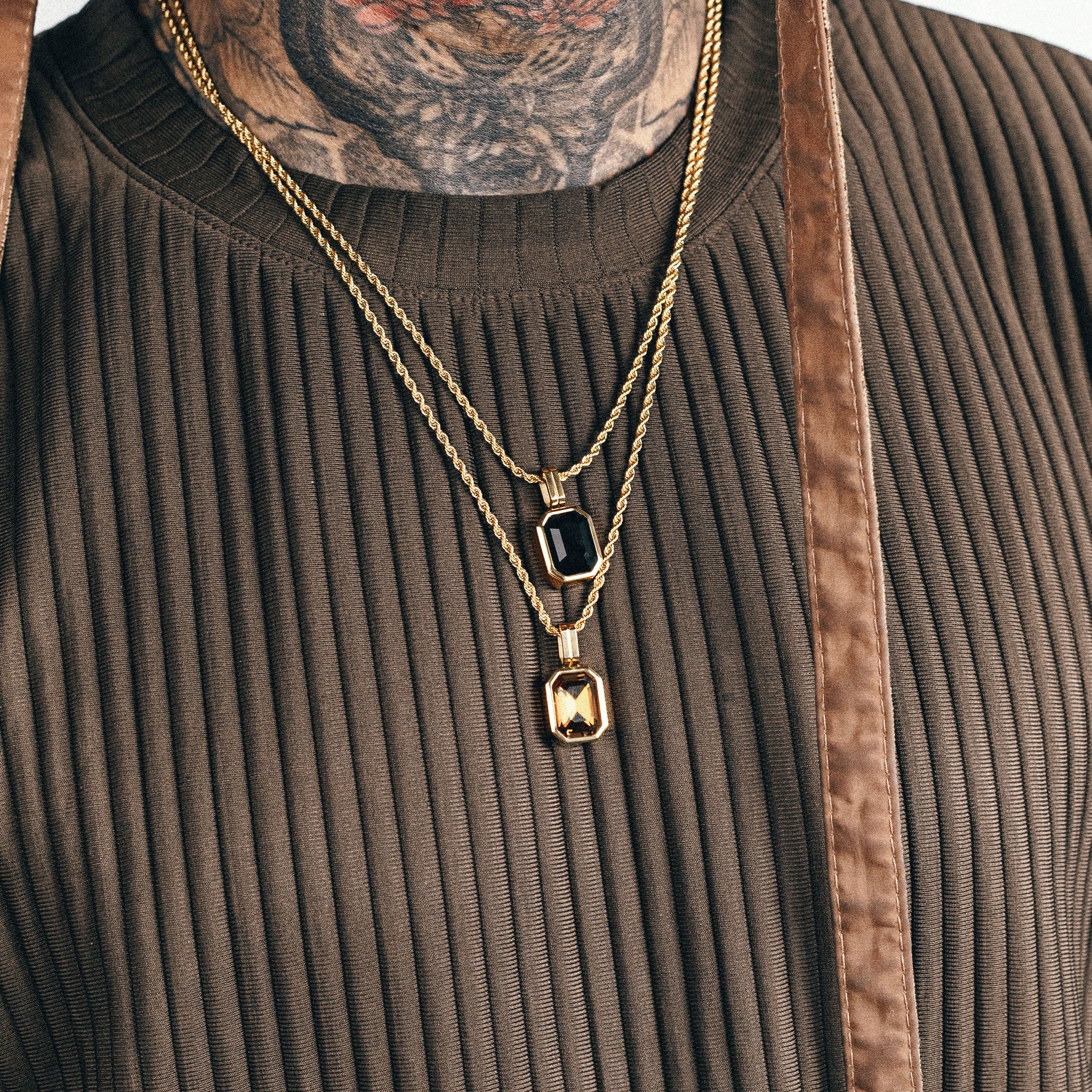 Onyx Vitesse Gemstone Pendant - Gold